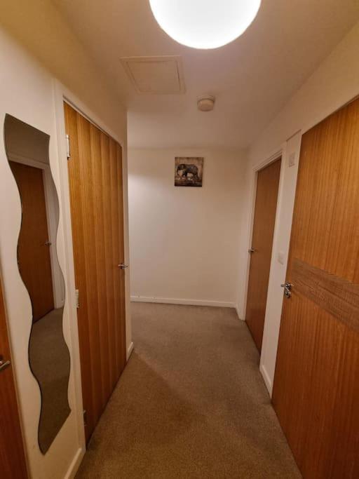 Laura'S Place Apartment ไอล์เวิร์ธ ภายนอก รูปภาพ